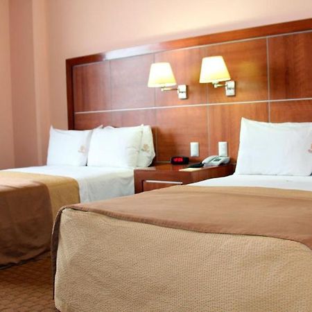 Hotel Soleil Celaya Селая Екстер'єр фото