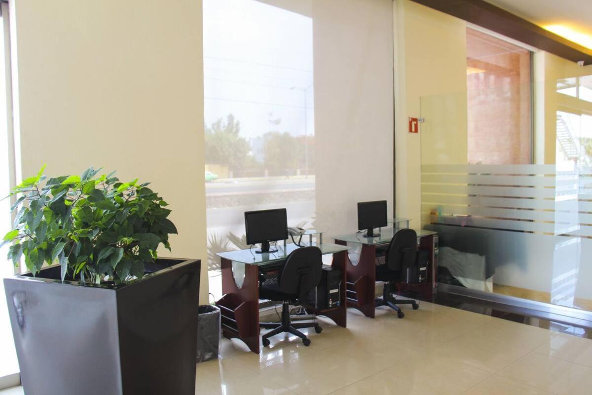 Hotel Soleil Celaya Селая Екстер'єр фото